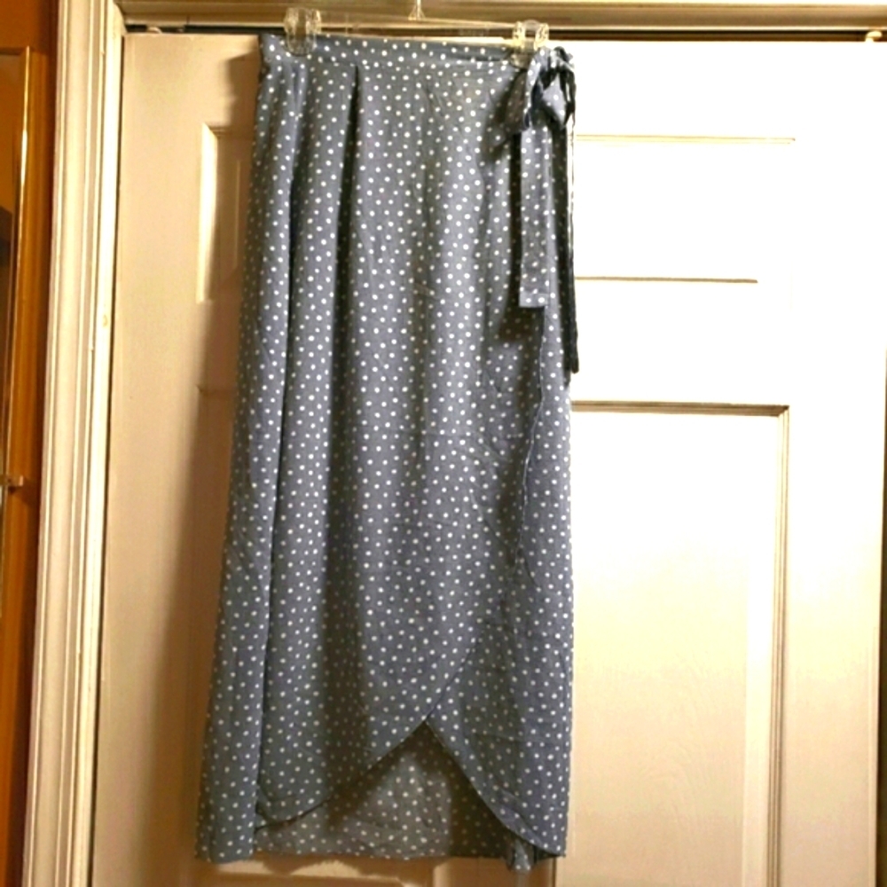 Max studio skirt.